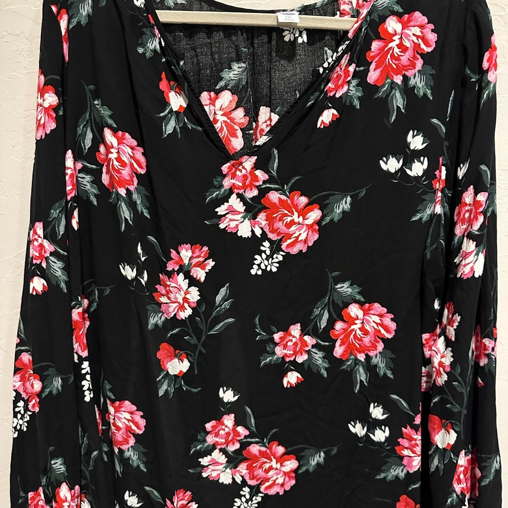 Old Navy black floral top size XXL
